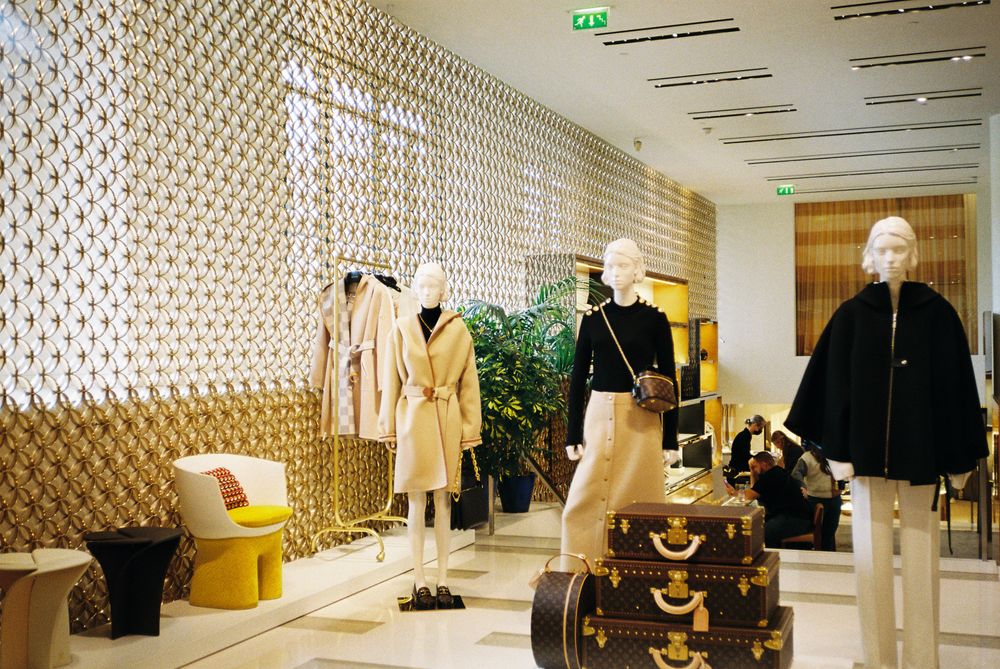 Interior de tienda de moda